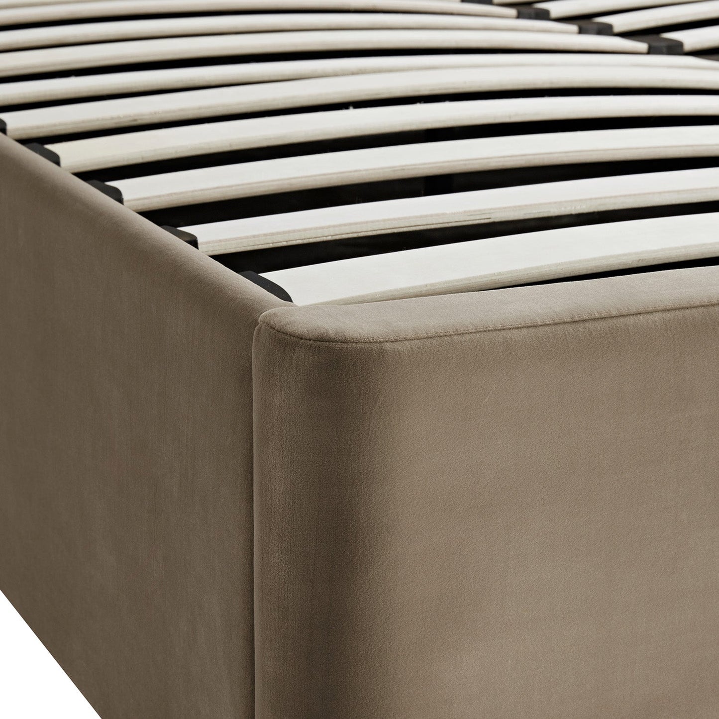 Lit coffre ottoman surdimensionné Tremezzo, velours taupe