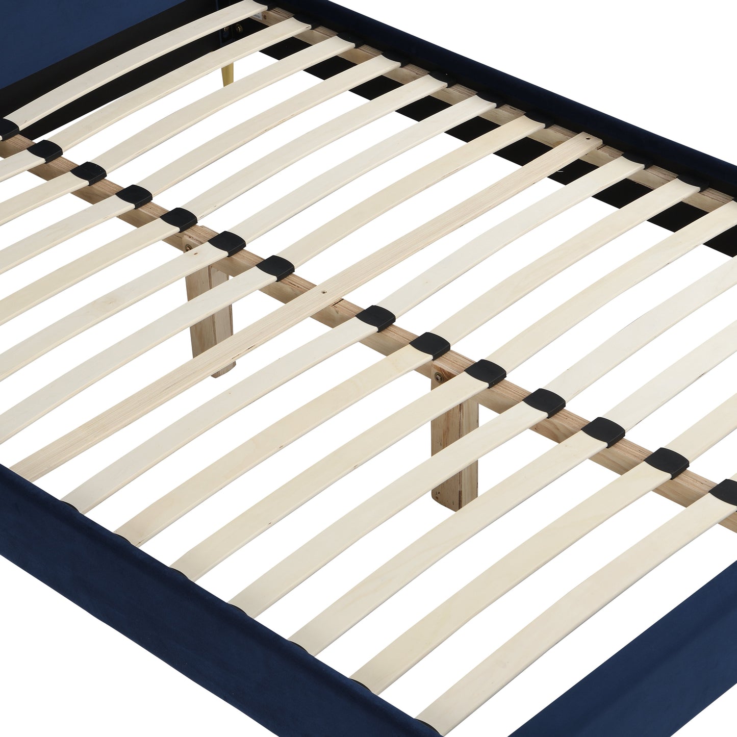 Cadre de lit rembourré en velours Gidea avec tête de lit festonnée et pieds chromés dorés