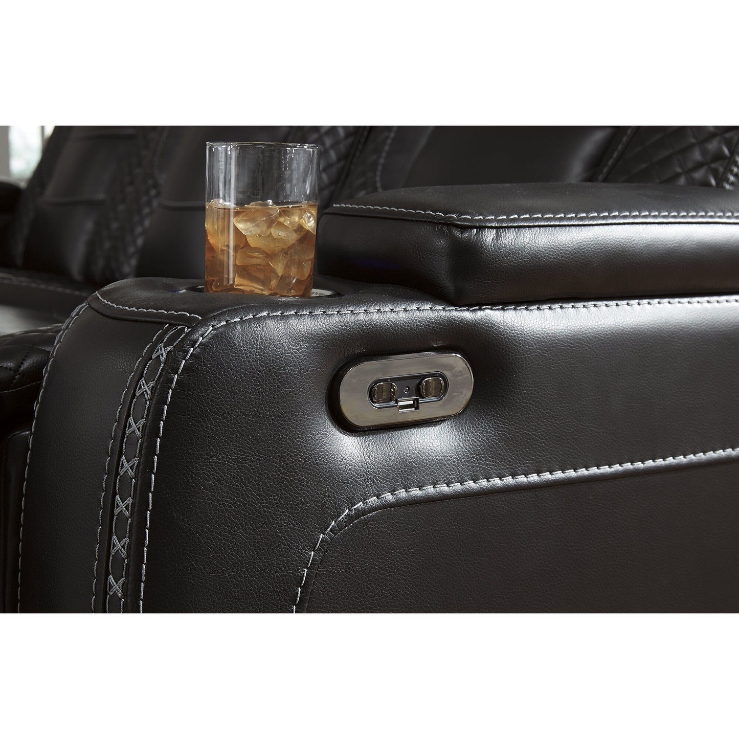 Fauteuil inclinable électrique noir Party Time, une création exclusive d'Ashley