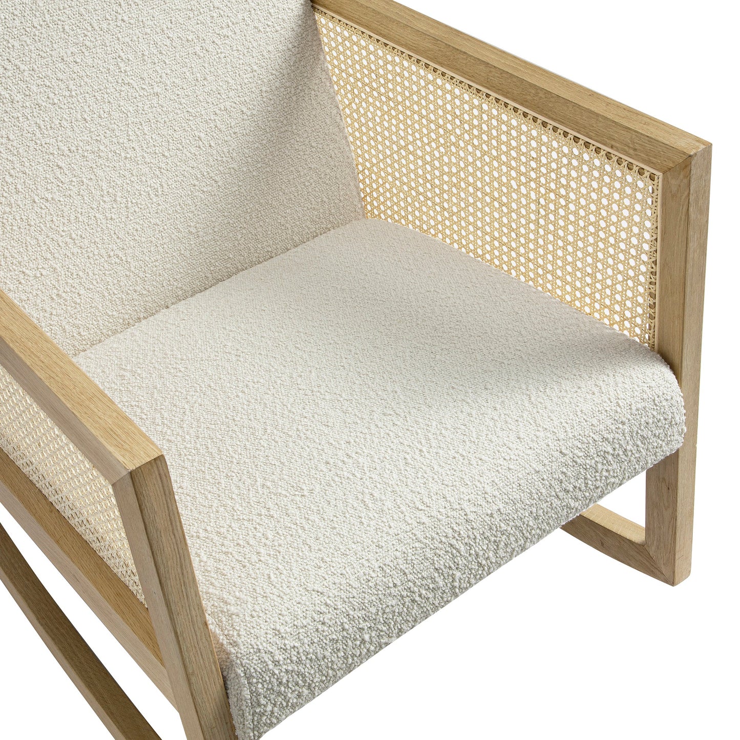 Fauteuil à bascule Fyne Ecru Boucle en chêne naturel avec accoudoirs en rotin