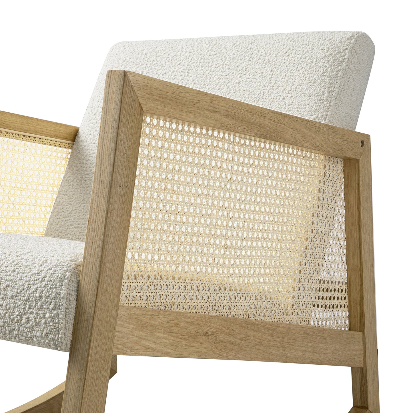 Fauteuil à bascule Fyne Ecru Boucle en chêne naturel avec accoudoirs en rotin