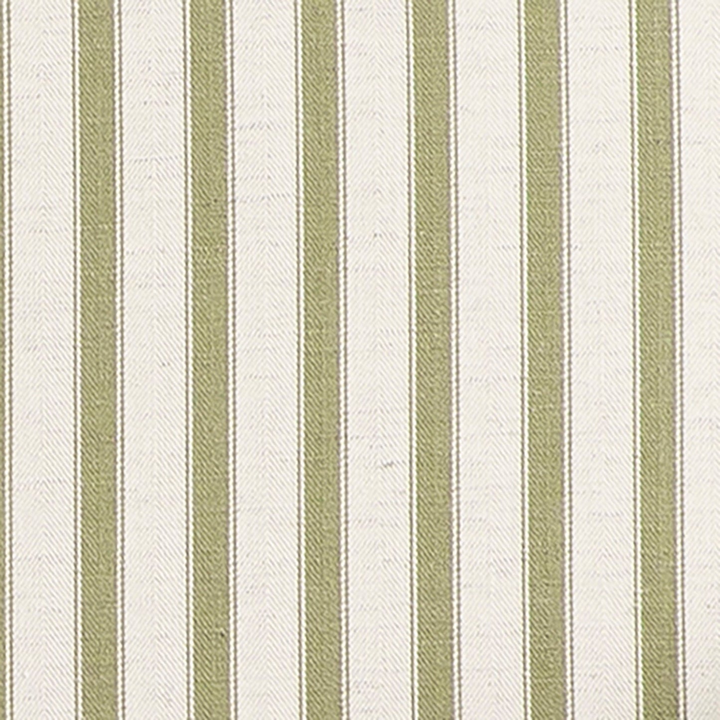 Fauteuil Fyne Sage en lin mélangé à rayures et chêne naturel avec accoudoirs en rotin