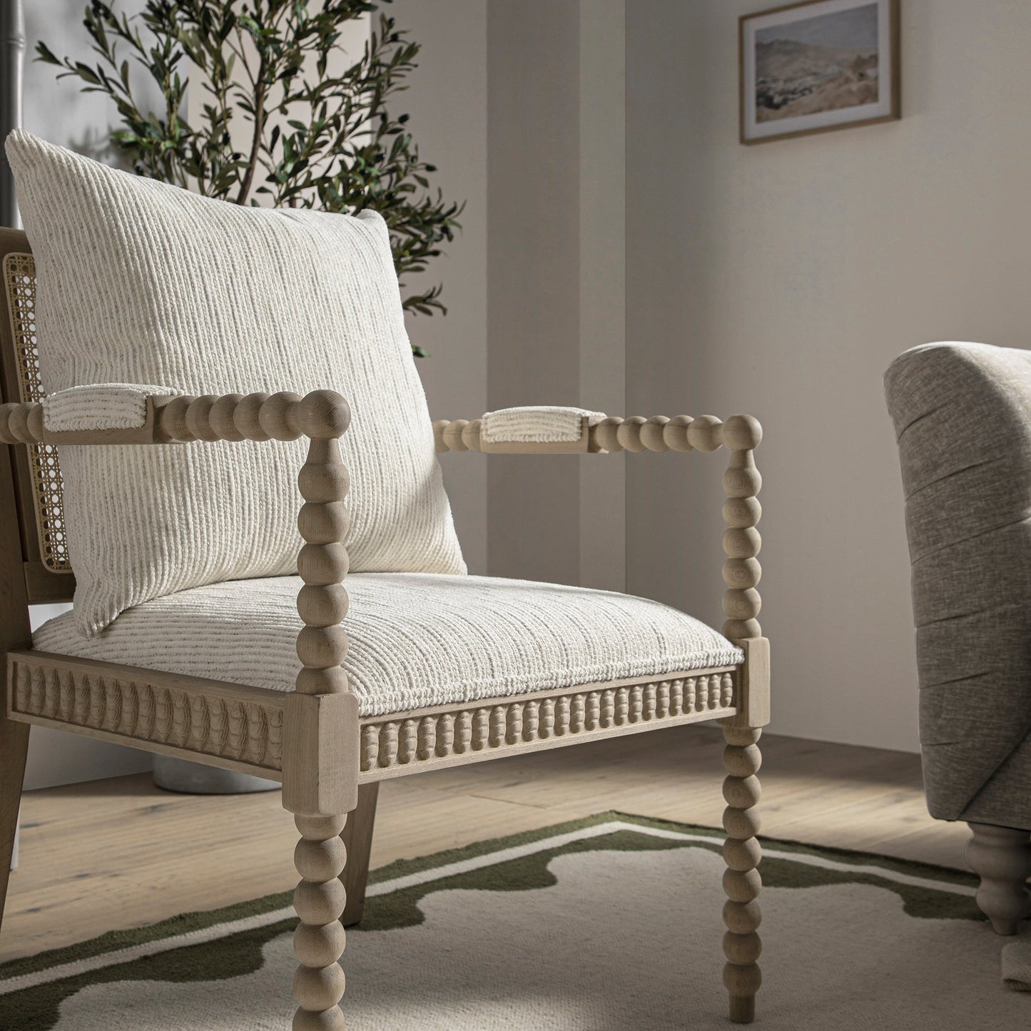 Fauteuil Hemingford en chêne lavé aux bobines, tissu texturé beige