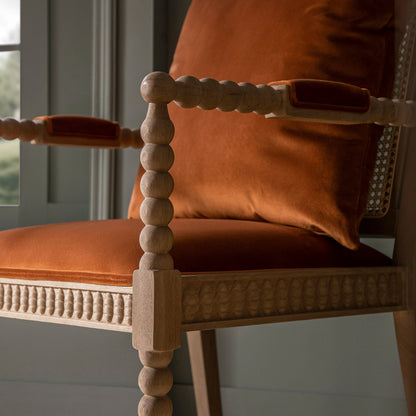 Fauteuil Hemingford en velours rouille et chêne lavé aux bobines