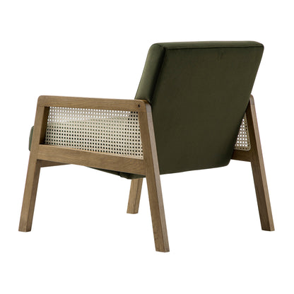 Fauteuil en rotin Fyne en velours vert mousse avec cadre en noyer clair