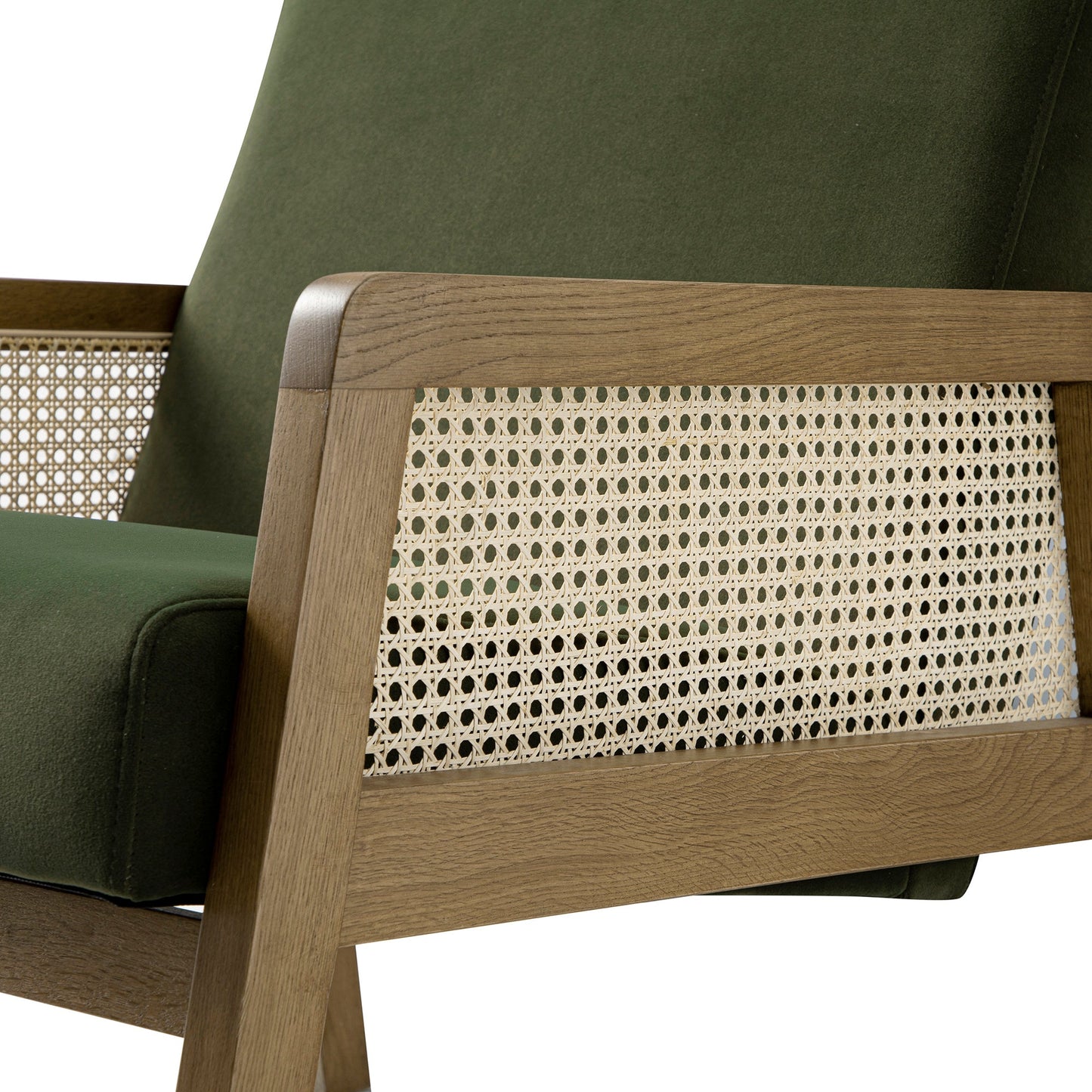 Fauteuil en rotin Fyne en velours vert mousse avec cadre en noyer clair