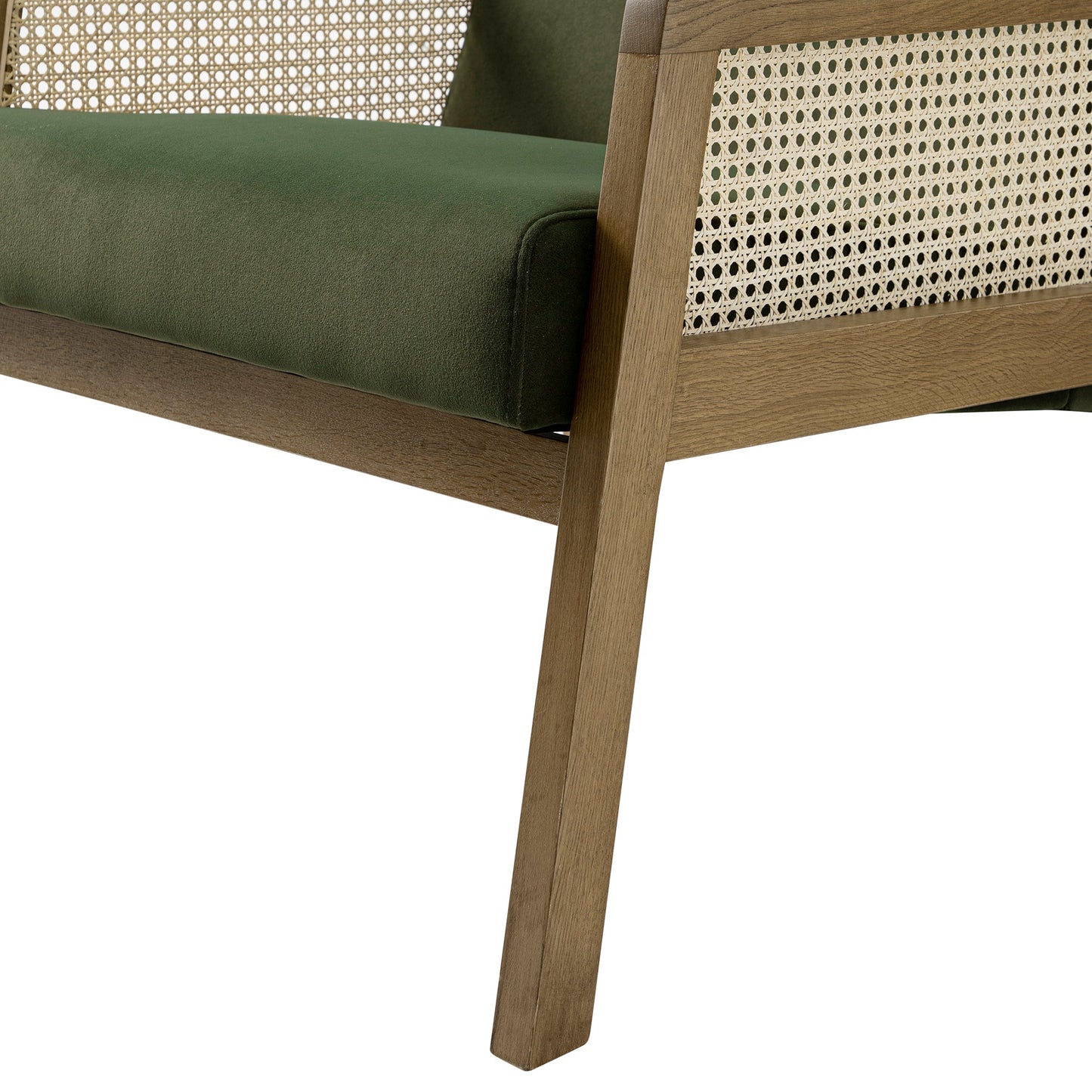 Fauteuil en rotin Fyne en velours vert mousse avec cadre en noyer clair