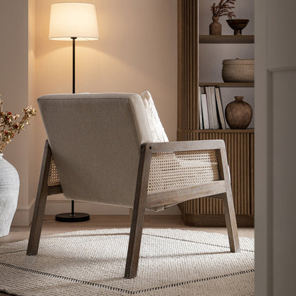 Fauteuil en rotin avec cadre en chêne patiné et tissu avoine Fyne