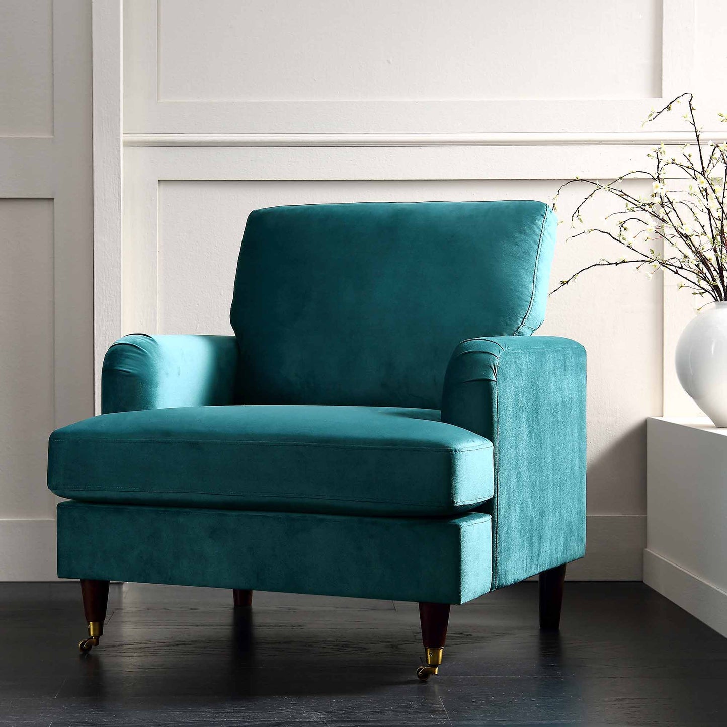 Fauteuil Brigette en velours bleu sarcelle avec pieds à roulettes en laiton antique