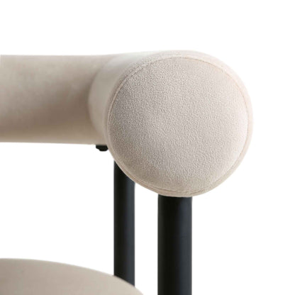 Tabouret de bar Fulbourn en velours champagne avec pieds noirs