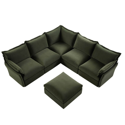 Canapé d'angle modulable 5 places et tabouret Byron Pillow Edge en velours vert mousse