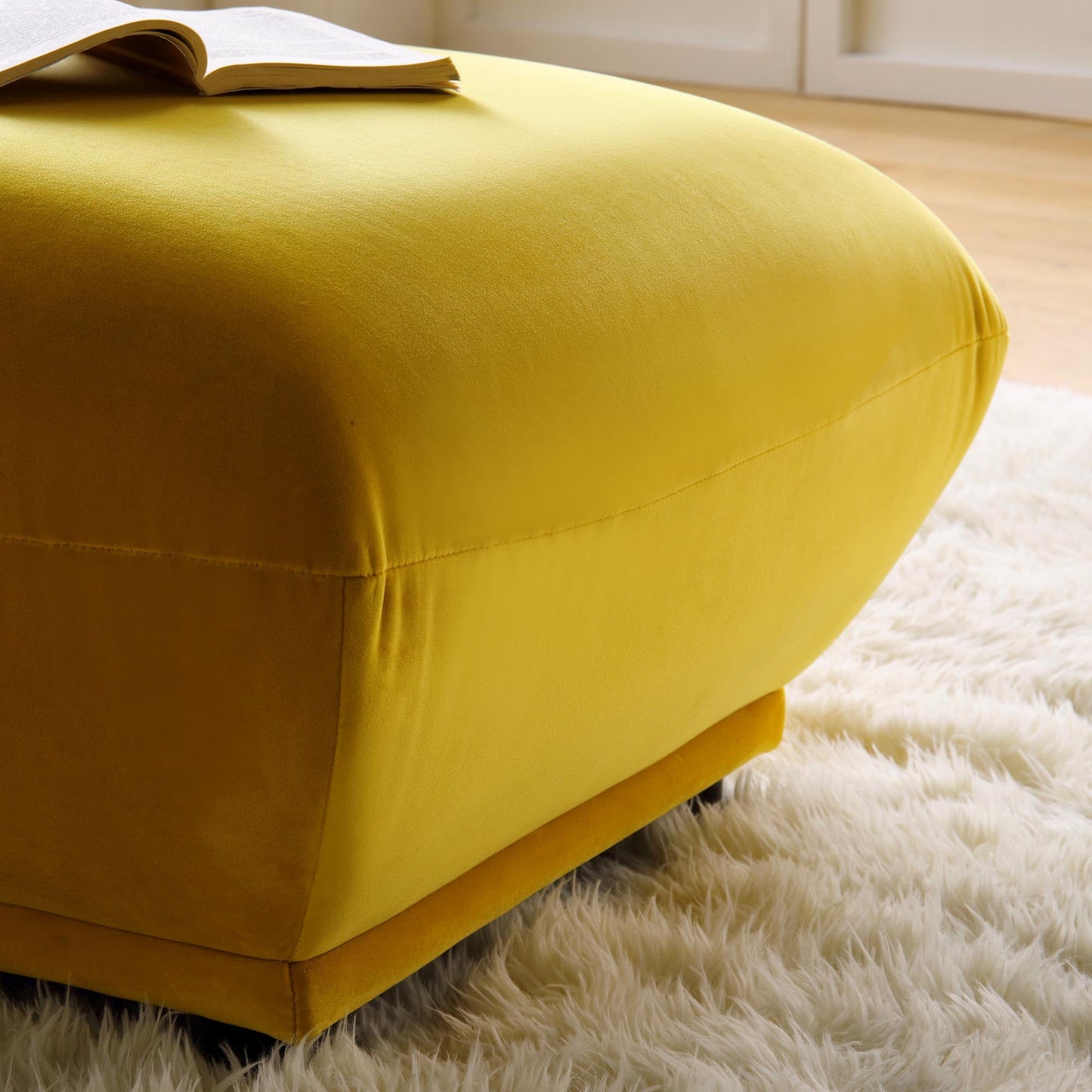 Pouf Gianni, velours verge d'or