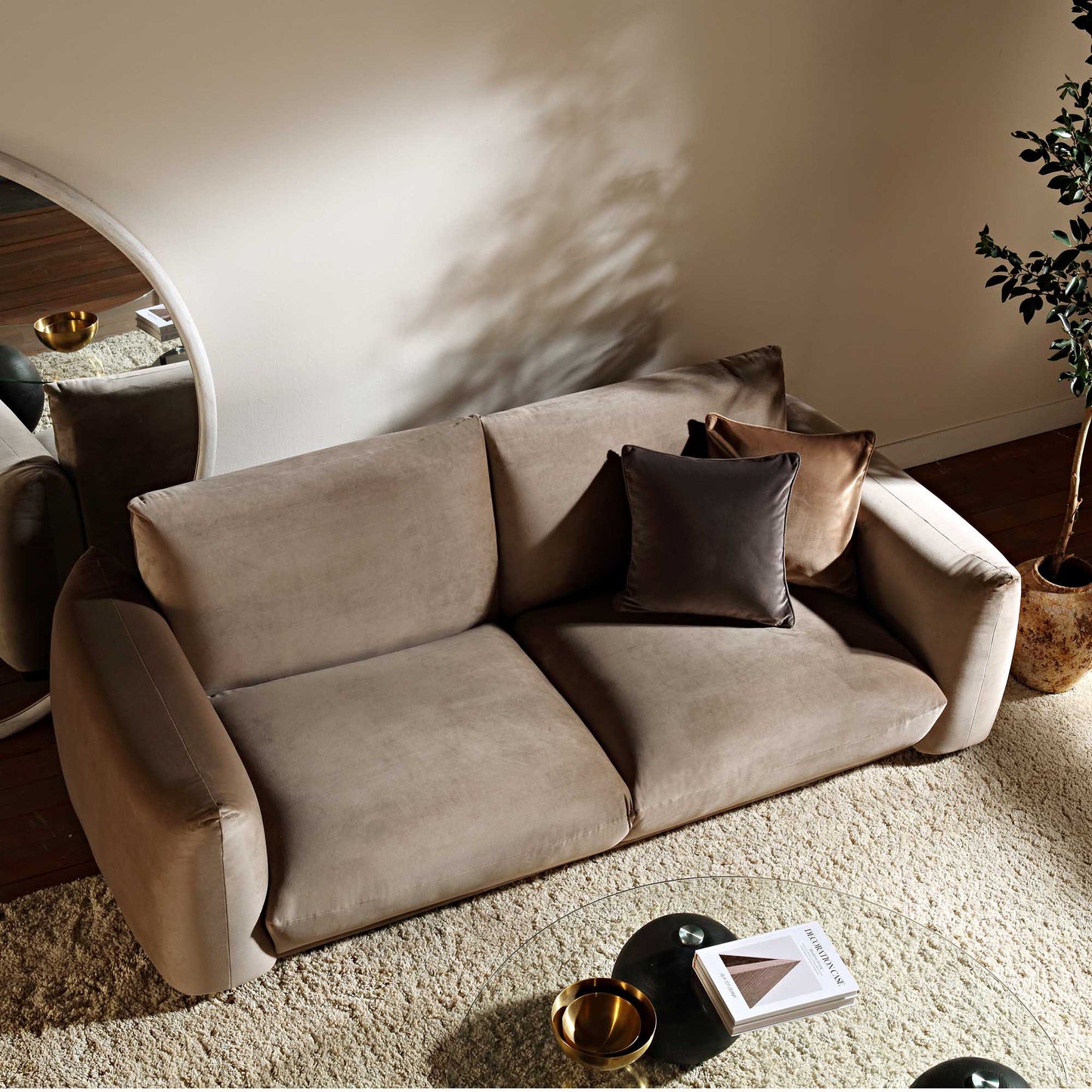 Canapé trois places Gianni, velours vison