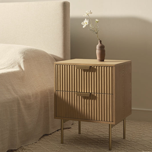 Table de chevet Richmond Ridged à 2 tiroirs, frêne clair