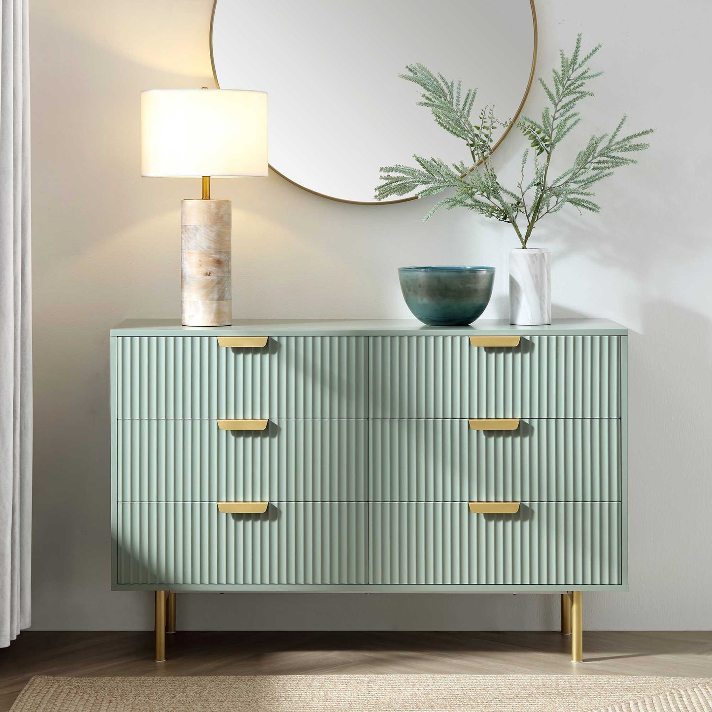Commode large Richmond striée à 6 tiroirs, vert sauge mat