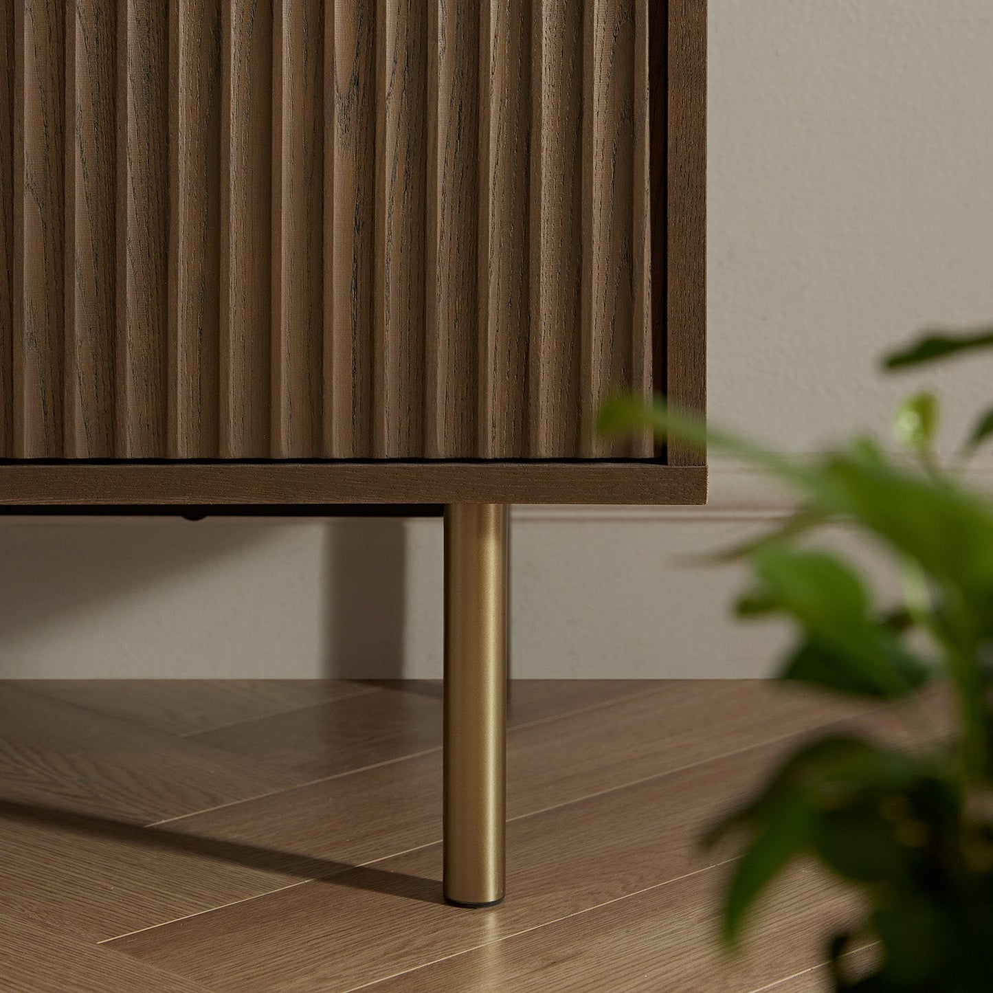 Meuble de rangement Richmond Ridged Highboard, frêne foncé