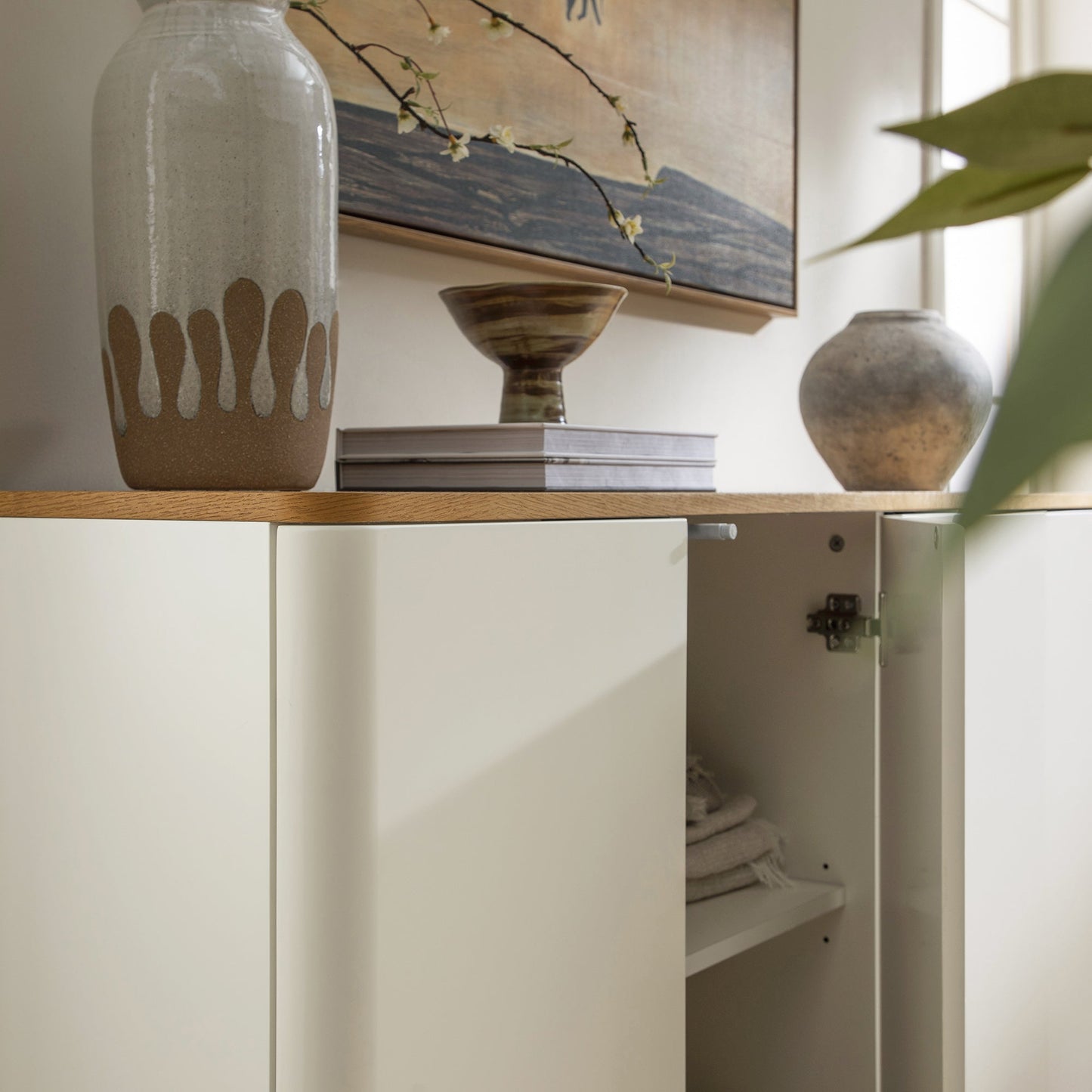 Buffet Agnes à bords incurvés, largeur 150 cm, blanc