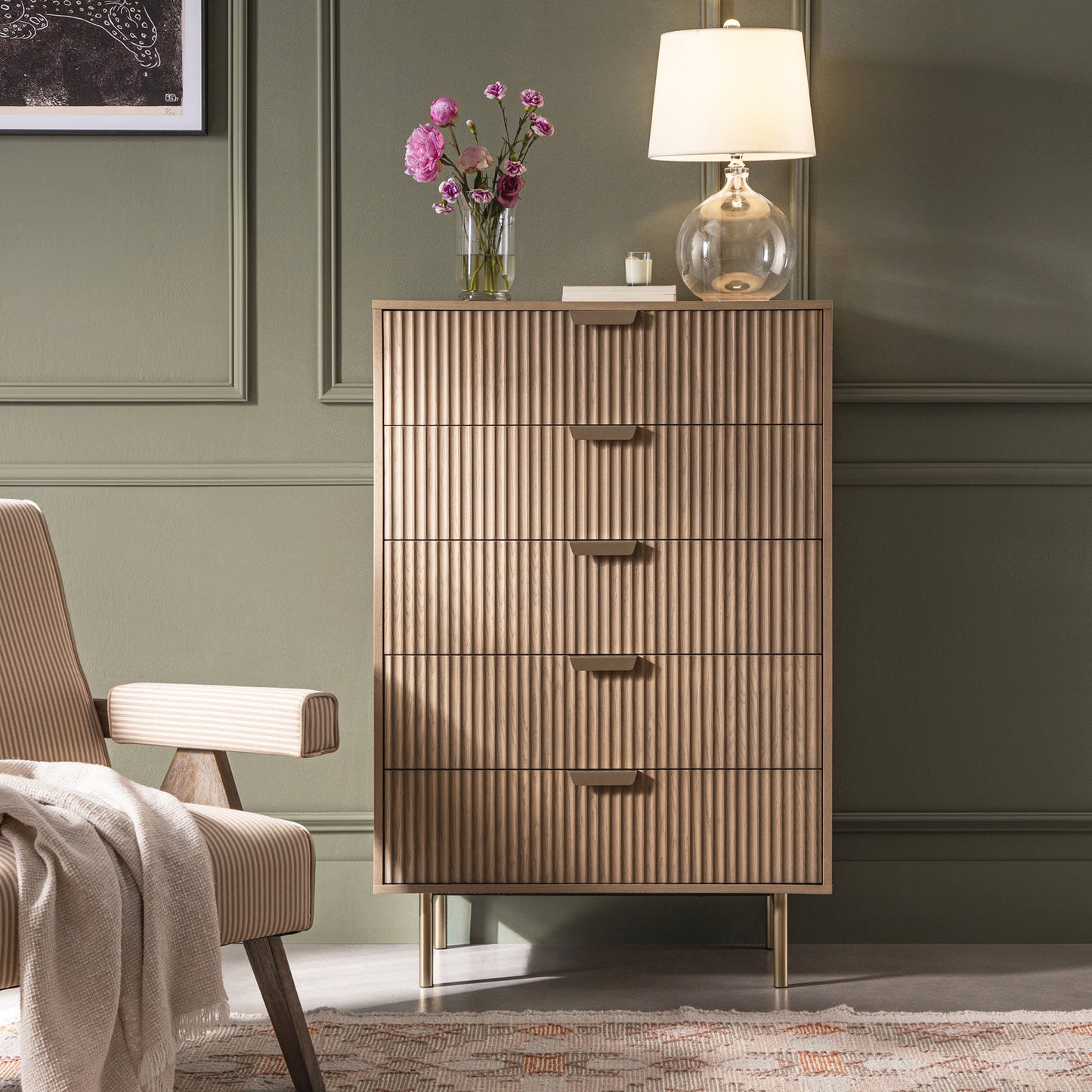 Commode striée Richmond à 5 tiroirs, frêne clair