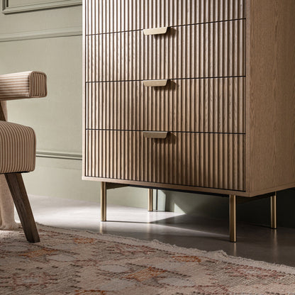 Commode striée Richmond à 5 tiroirs, frêne clair