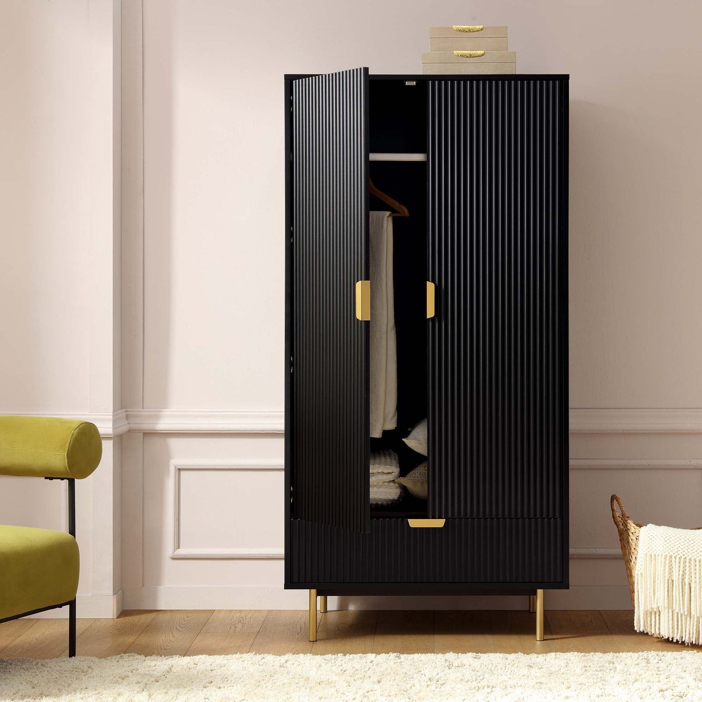 Armoire double striée Richmond avec tiroir, noir mat