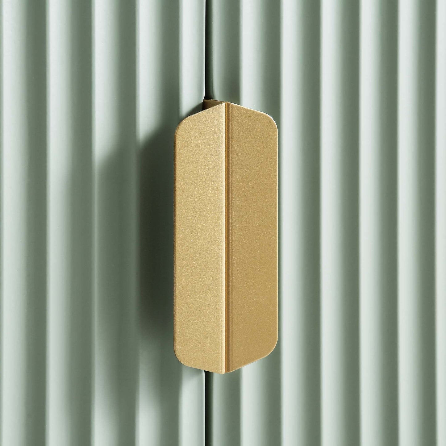 Armoire double striée Richmond avec tiroir, vert sauge mat