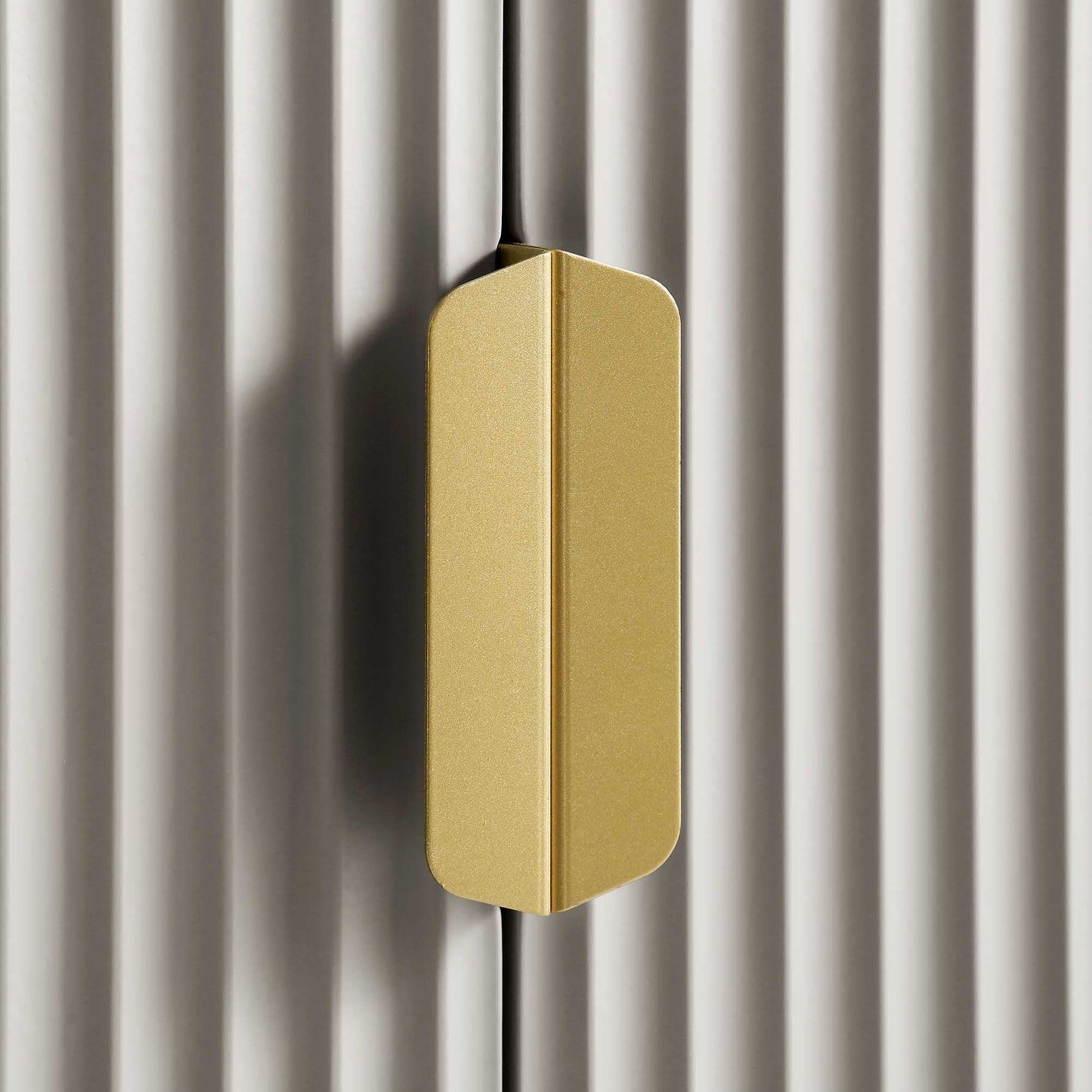 Armoire double striée Richmond avec tiroir, taupe mat