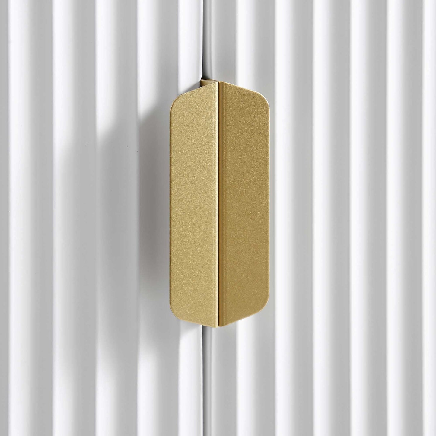 Bibliothèque haute Richmond striée avec portes, blanc mat