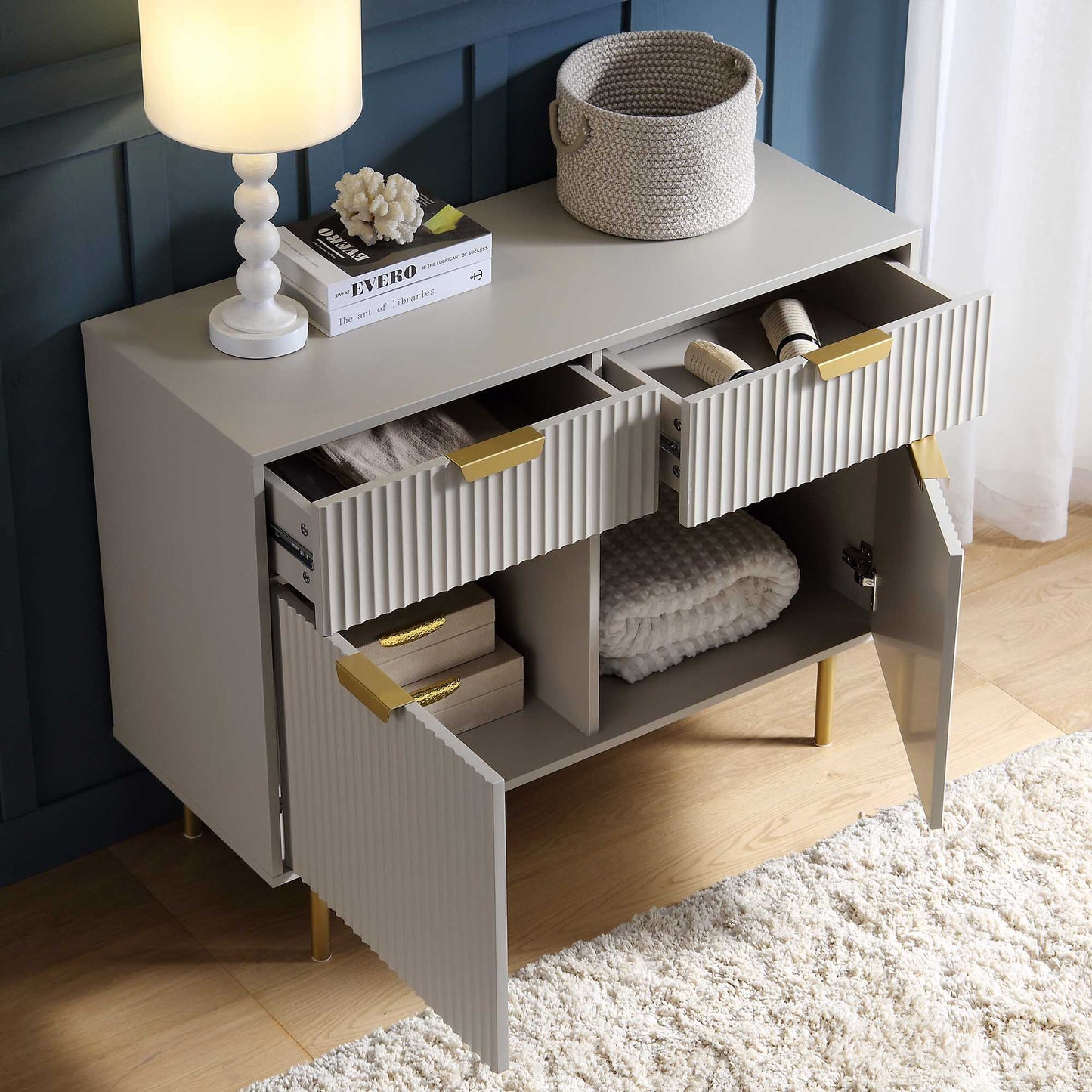 Armoire Richmond striée à 2 portes avec tiroirs, taupe mat