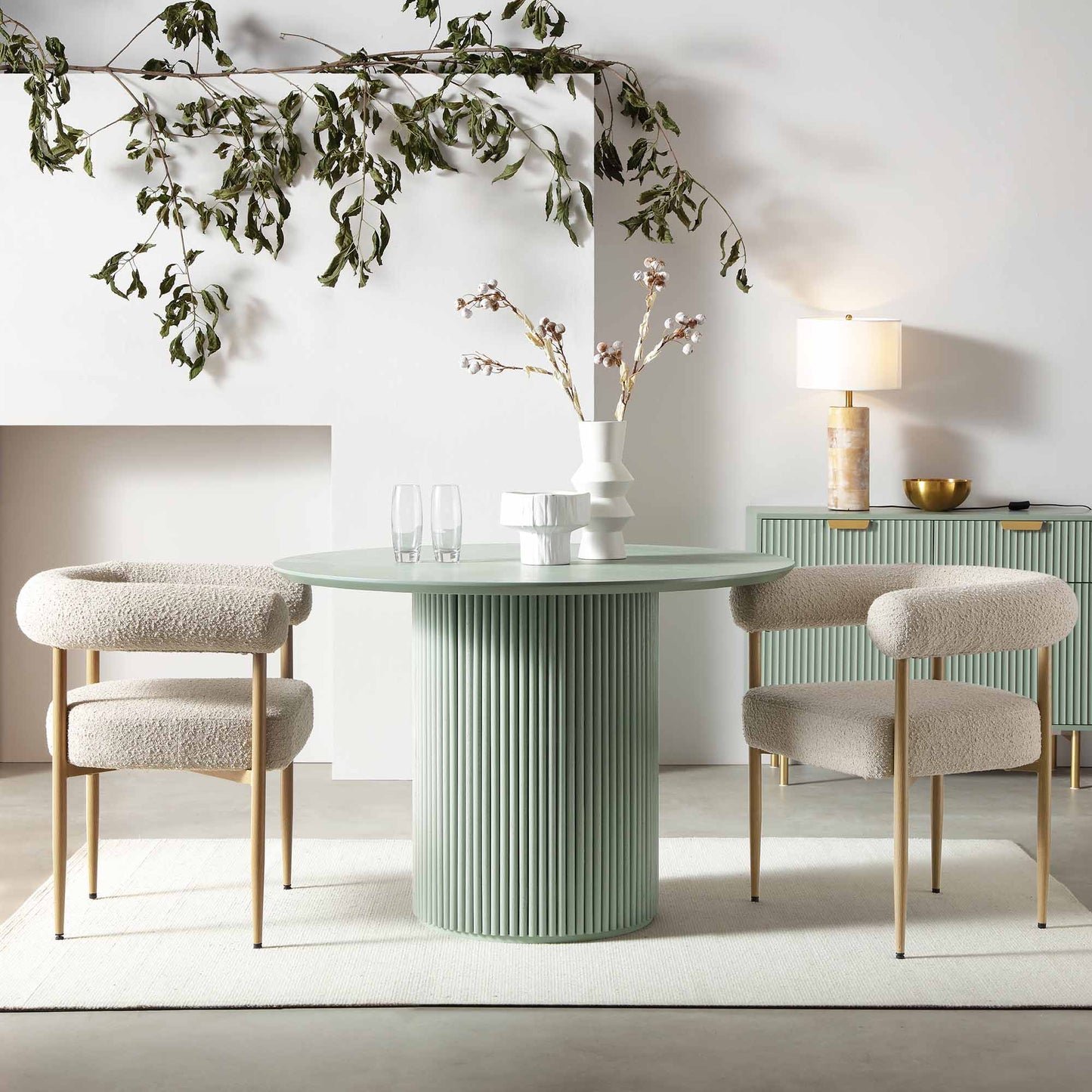 Table à manger ronde Maru en chêne, vert sauge