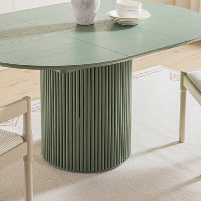 Table à manger ronde extensible Maru 4 à 6 places avec piédestal en chêne, vert sauge
