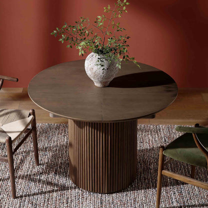 Table à manger ronde extensible Maru 4 à 6 places avec piédestal en chêne, chêne argenté