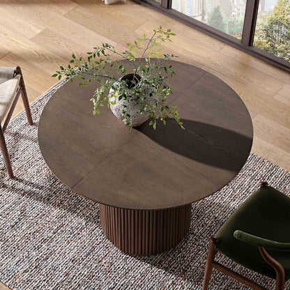 Table à manger ronde extensible Maru 4 à 6 places avec piédestal en chêne, chêne argenté