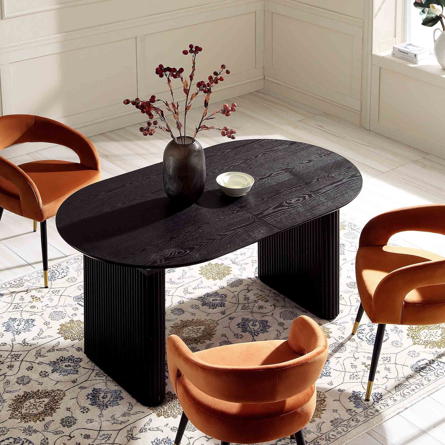 Table à manger ovale extensible Maru 6 à 8 places avec piédestal en chêne, noire