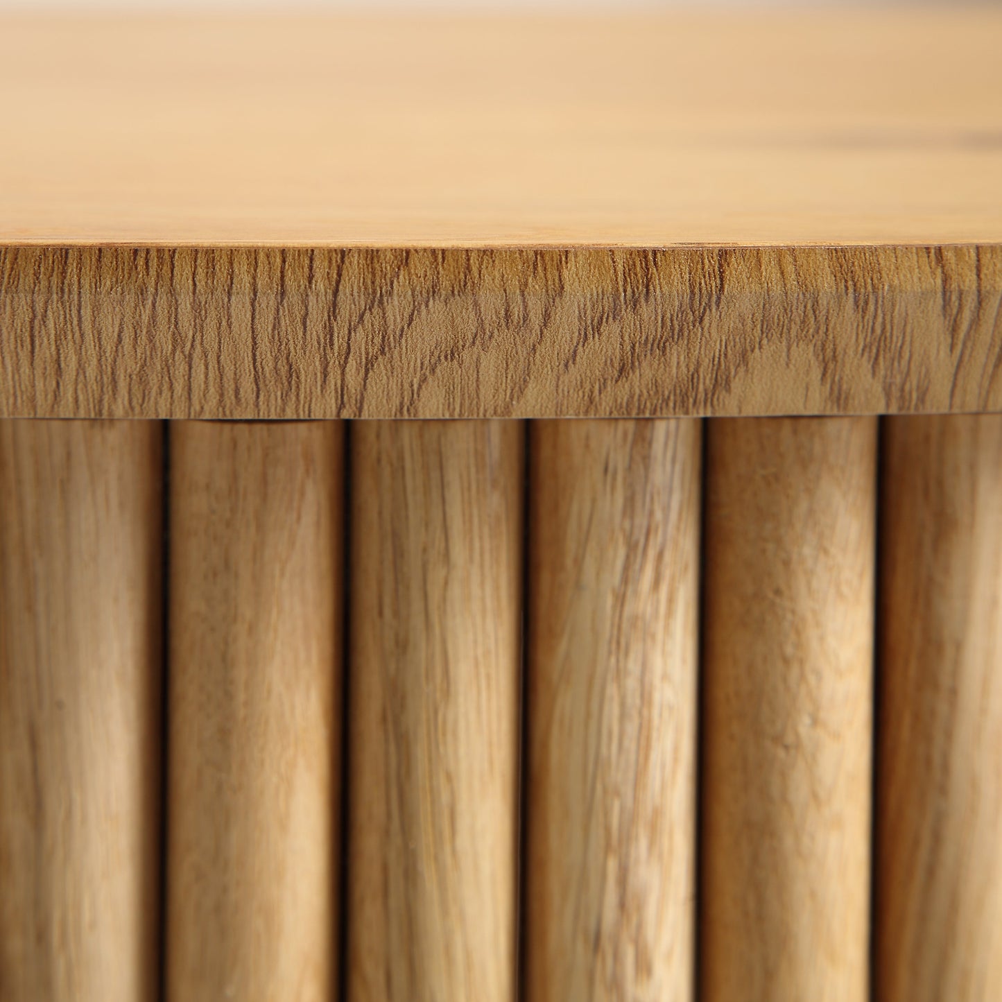 Table basse ronde en chêne Maru avec rangement, chêne