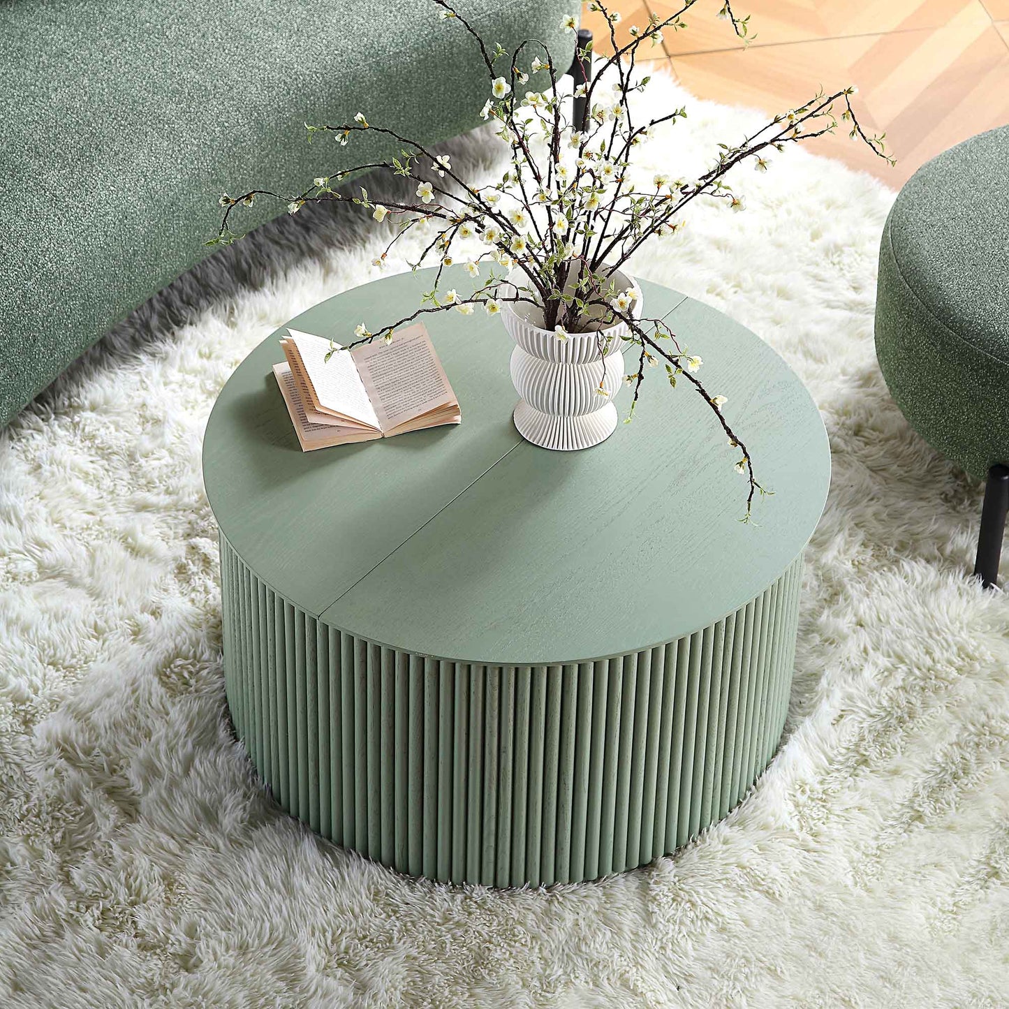 Table basse ronde en chêne Maru avec rangement, vert sauge