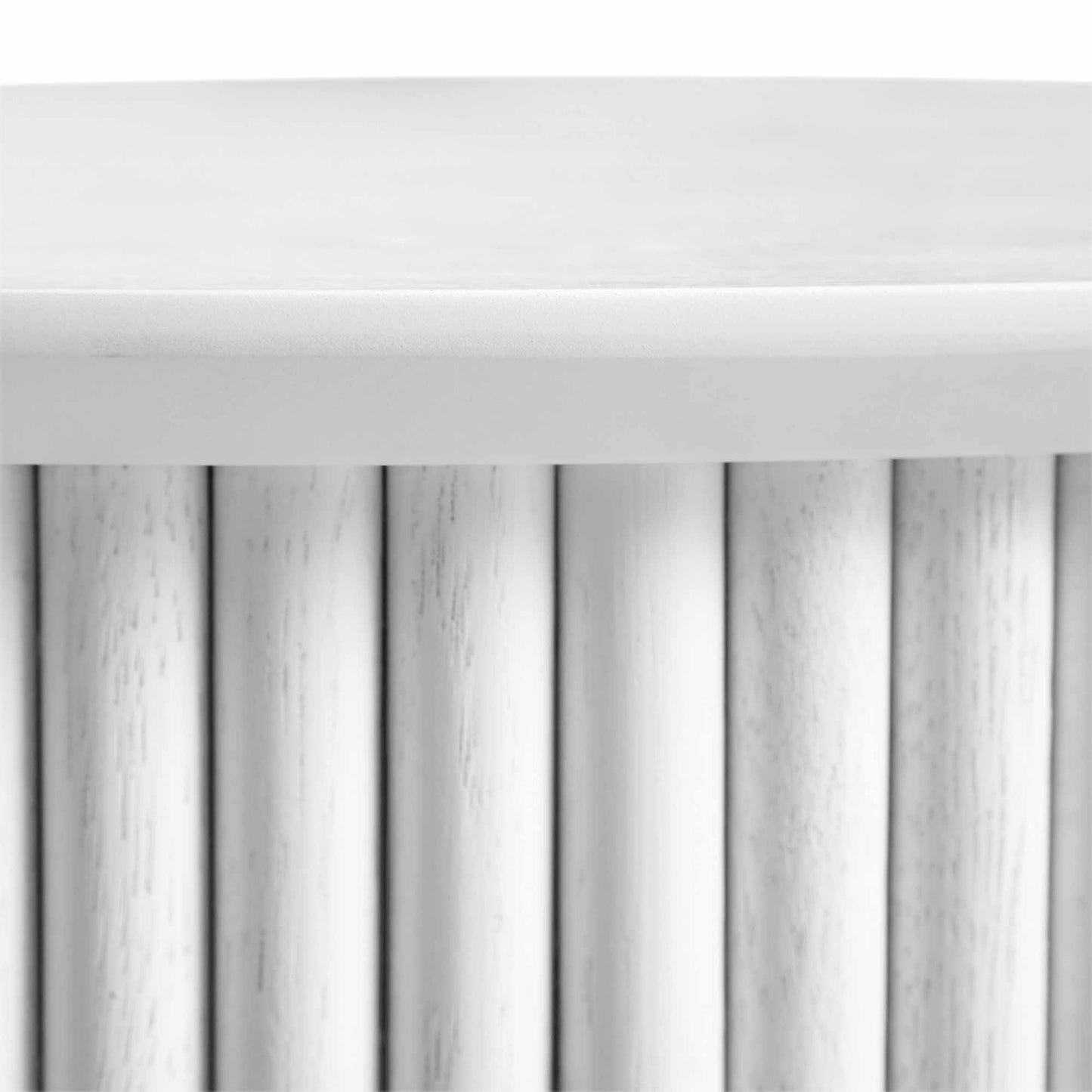 Table basse ronde en chêne Maru avec rangement, blanc délavé