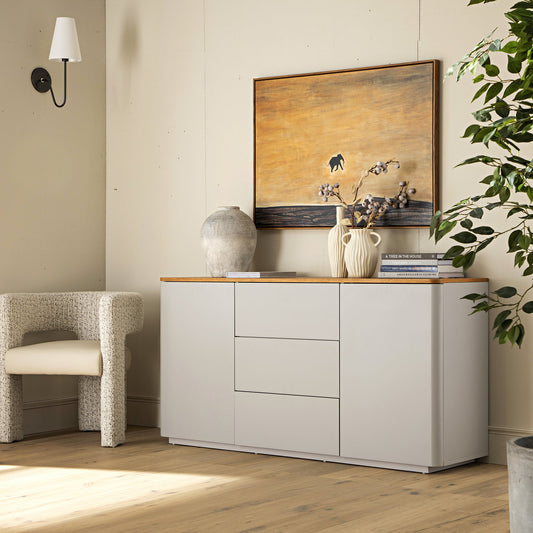 Buffet large Agnes à bords incurvés, 2 portes et 3 tiroirs, gris tourterelle avec plateau en chêne