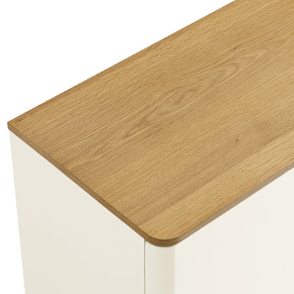 Buffet large Agnes à bords incurvés, 2 portes et 3 tiroirs, blanc cassé avec plateau en chêne