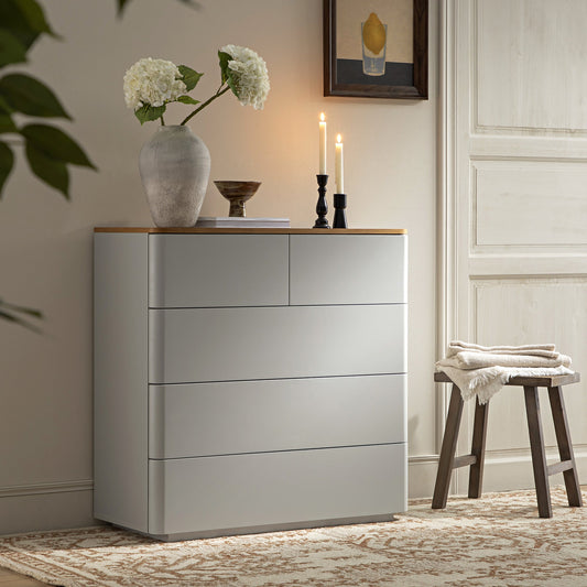 Commode 2 tiroirs sur 3 à bords incurvés Agnes, gris tourterelle avec plateau en chêne