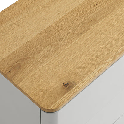 Commode 6 tiroirs à bords incurvés Agnes, gris tourterelle avec plateau en chêne