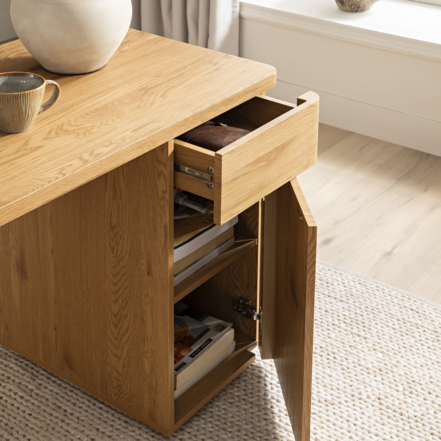 Bureau Agnes à bords incurvés avec rangement, naturel