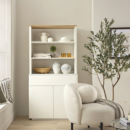 Commode à bords incurvés Agnes, blanc cassé avec plateau en chêne