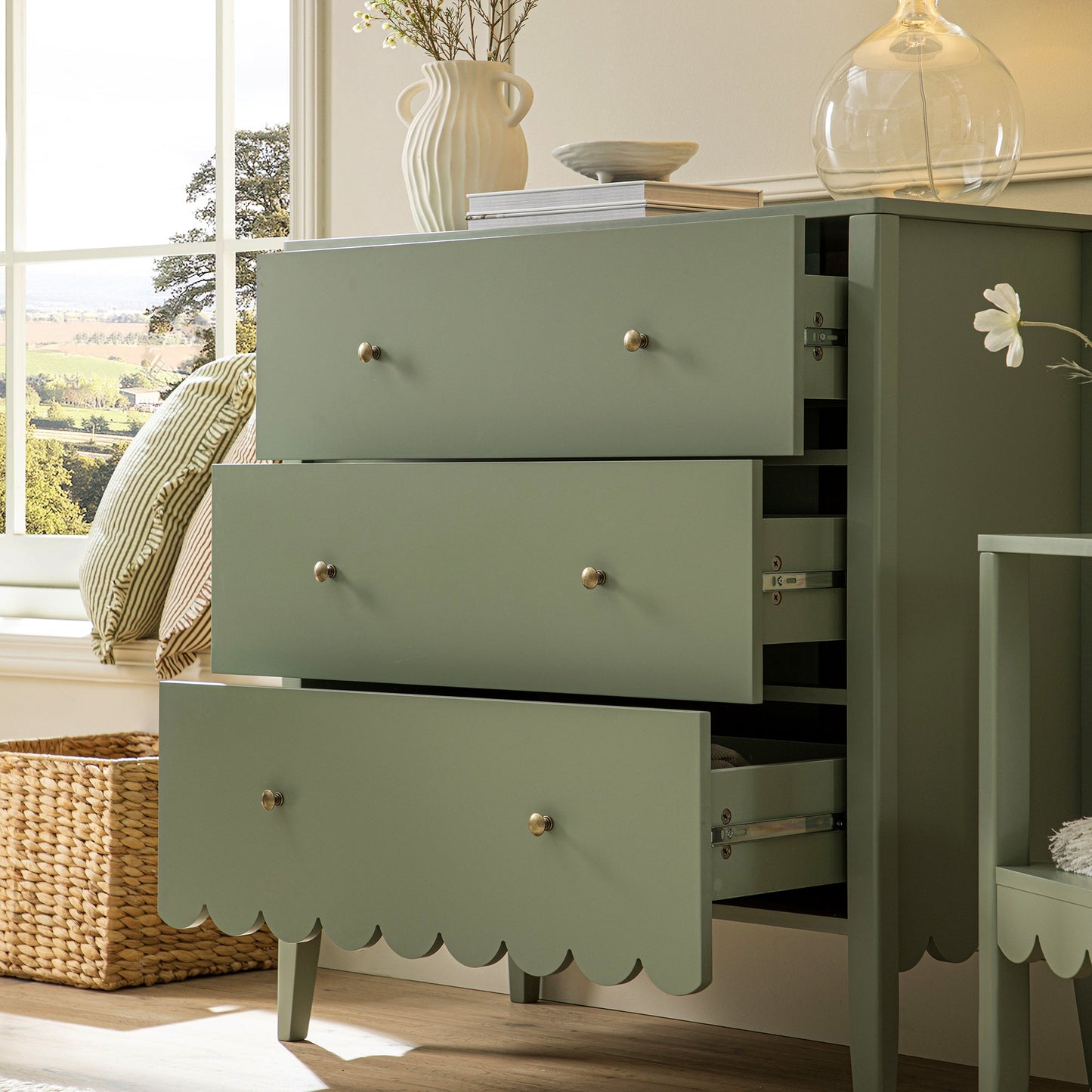 Commode 3 tiroirs Henley à bords festonnés, vert sauge