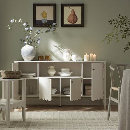 Buffet Henley à bords festonnés, 150 cm de large, avec étagère ouverte, couleur sable clair