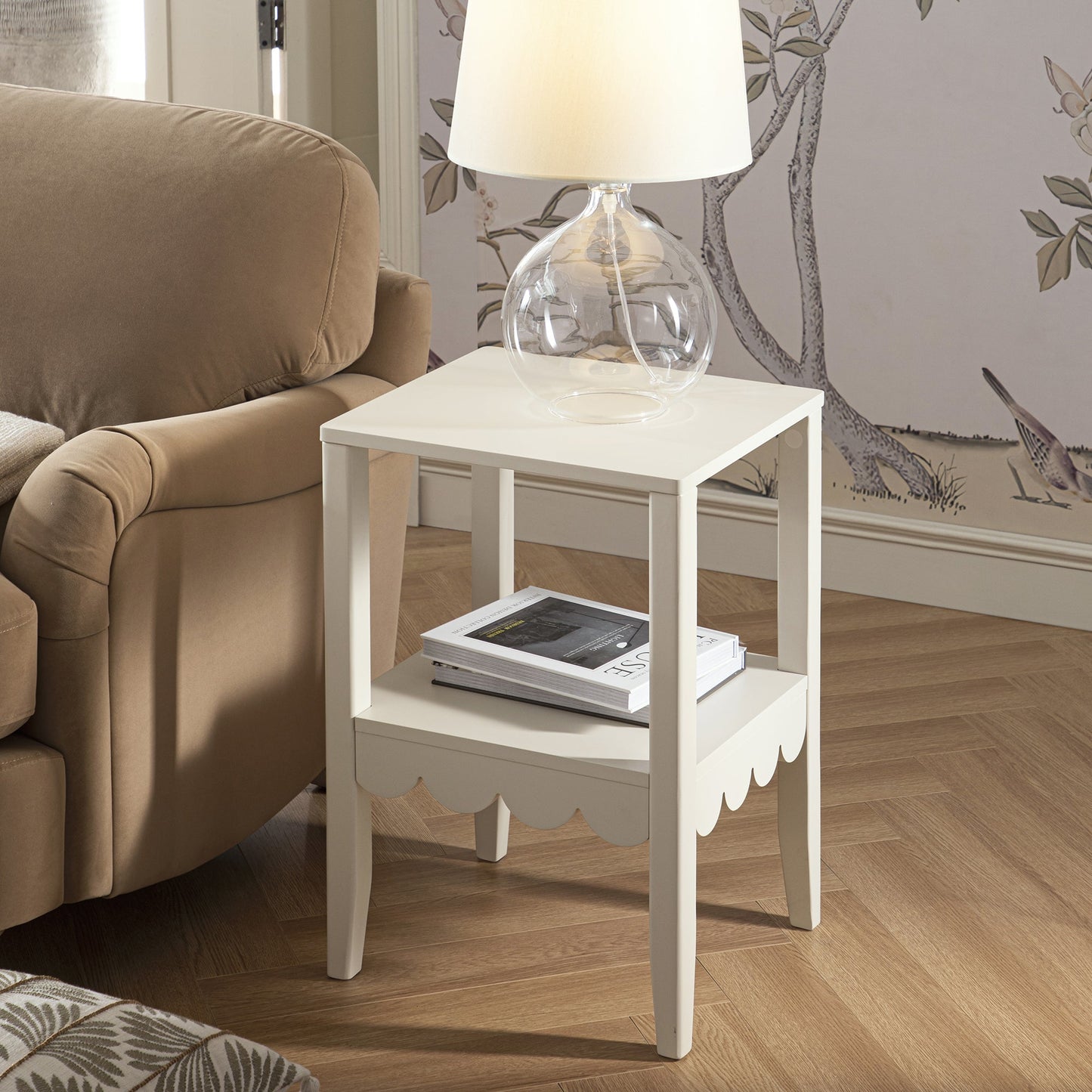 Table d'appoint à bords festonnés Henley, sable clair