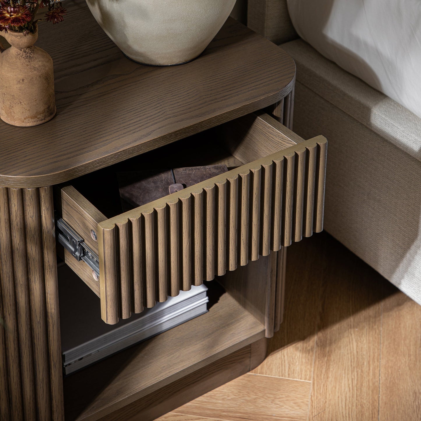 Table de chevet Maru à 1 tiroir, chêne argenté