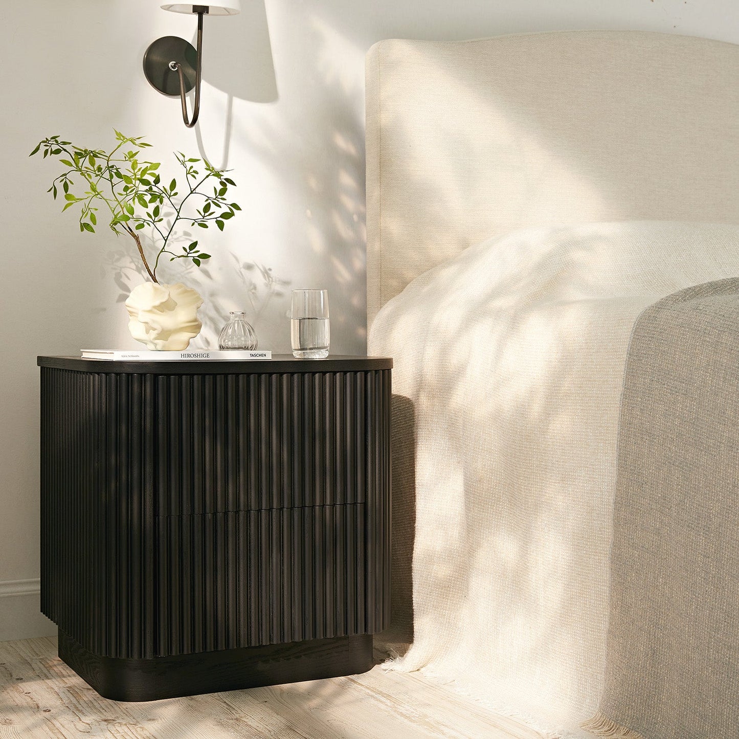 Table de chevet Maru à 2 tiroirs, noire