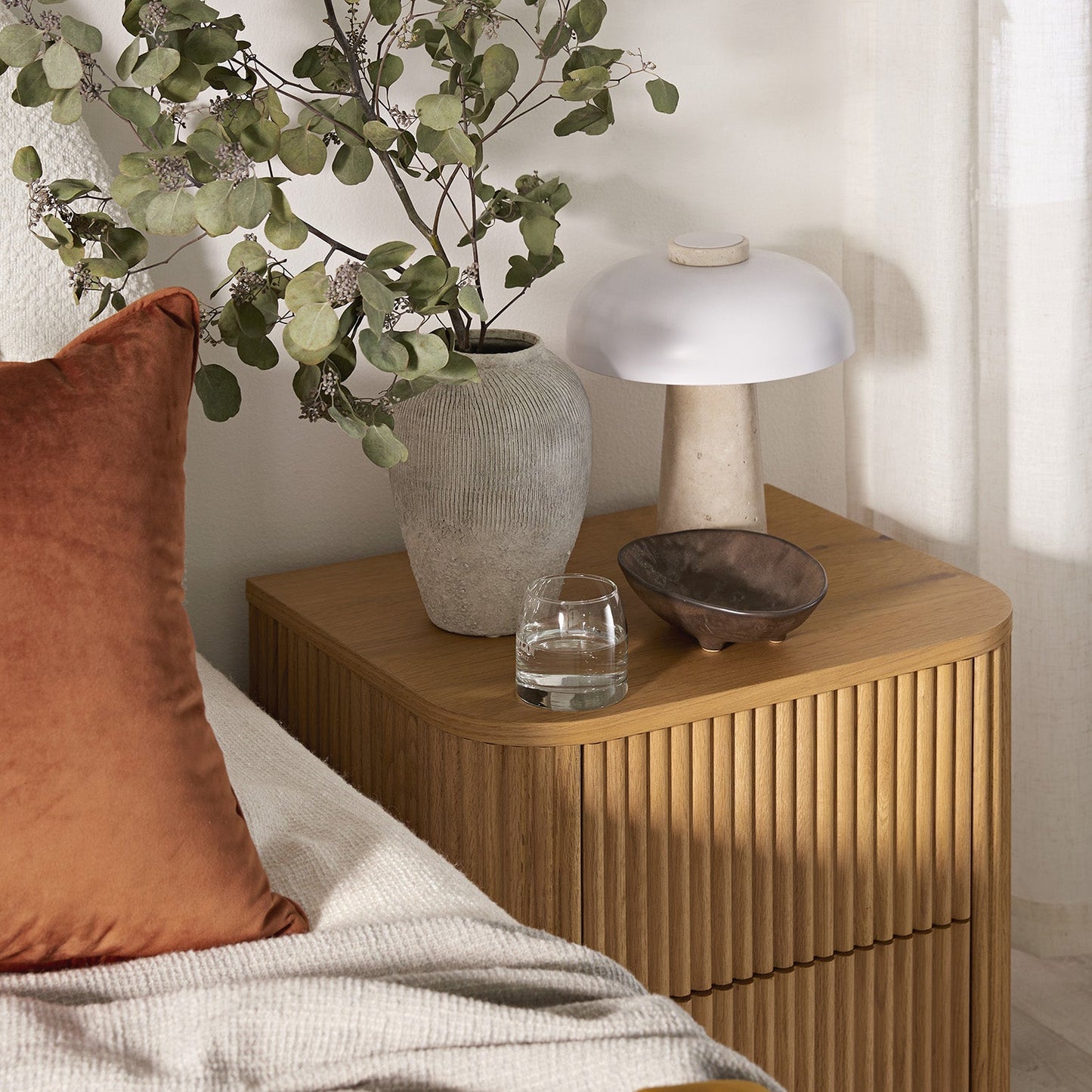 Table de chevet Maru à 2 tiroirs, chêne