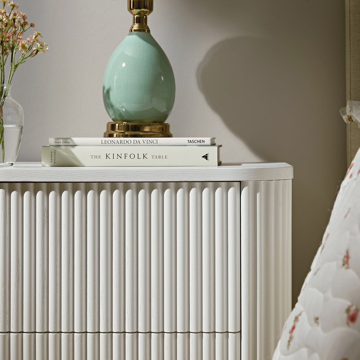 Table de chevet Maru à 2 tiroirs, blanc délavé