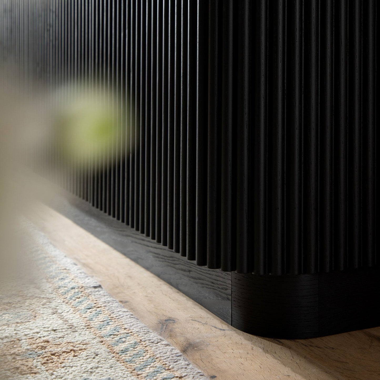 Grand buffet 4 portes Maru, noir